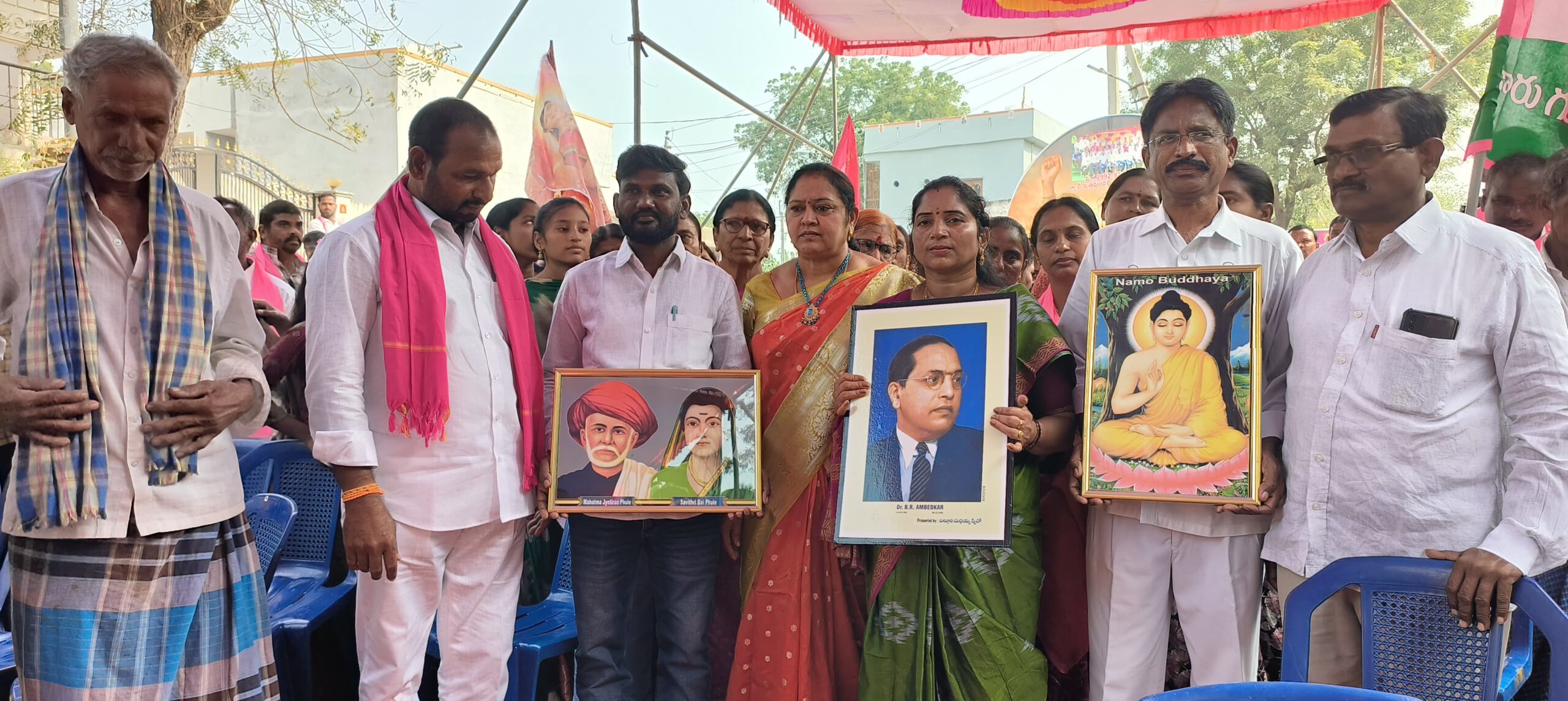 వినూతన రీతిలో ప్రమాణ స్వీకారానికి వచ్చిన గణపవరం గ్రామ సర్పంచ్ బల్గూరి స్నేహ దుర్గయ్య.