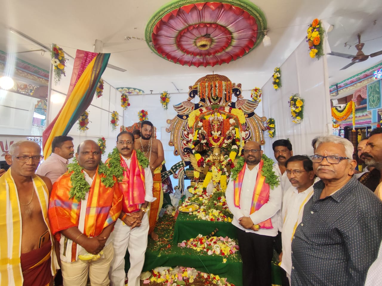 ముక్కోటి ఏకాదశి సందర్భంగా మంగళవారం శ్రీవిష్ణు ఆలయాలన్నీ భక్తులతో