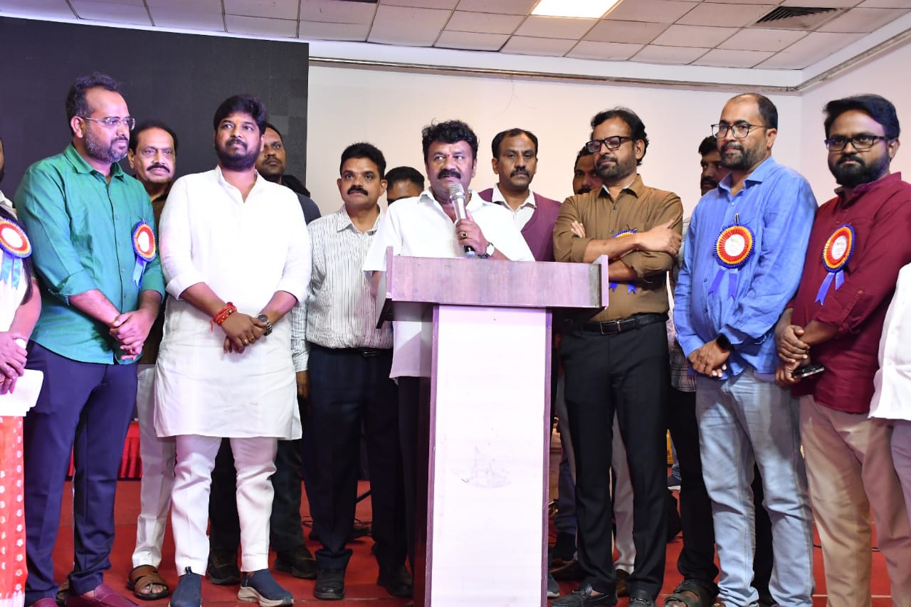 ప్రజలకు, ప్రభుత్వానికి అనుసంధానంగా ఉన్న జర్నలిస్టుల కృషి