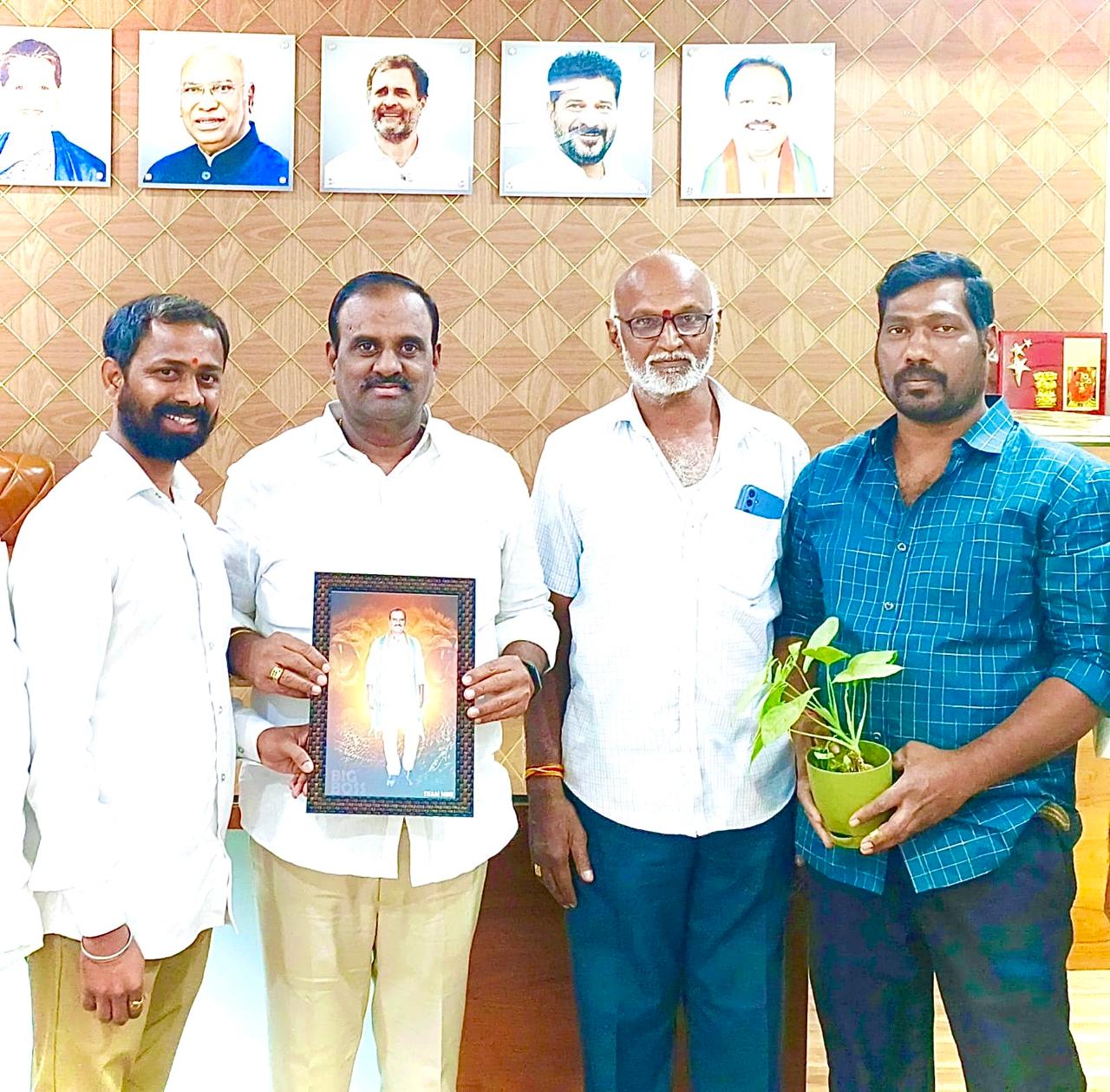 భూపతి రెడ్డి కి నూతన సంవత్సర శుభాకాంక్షలు తెలిపిన వారి అభిమానులు