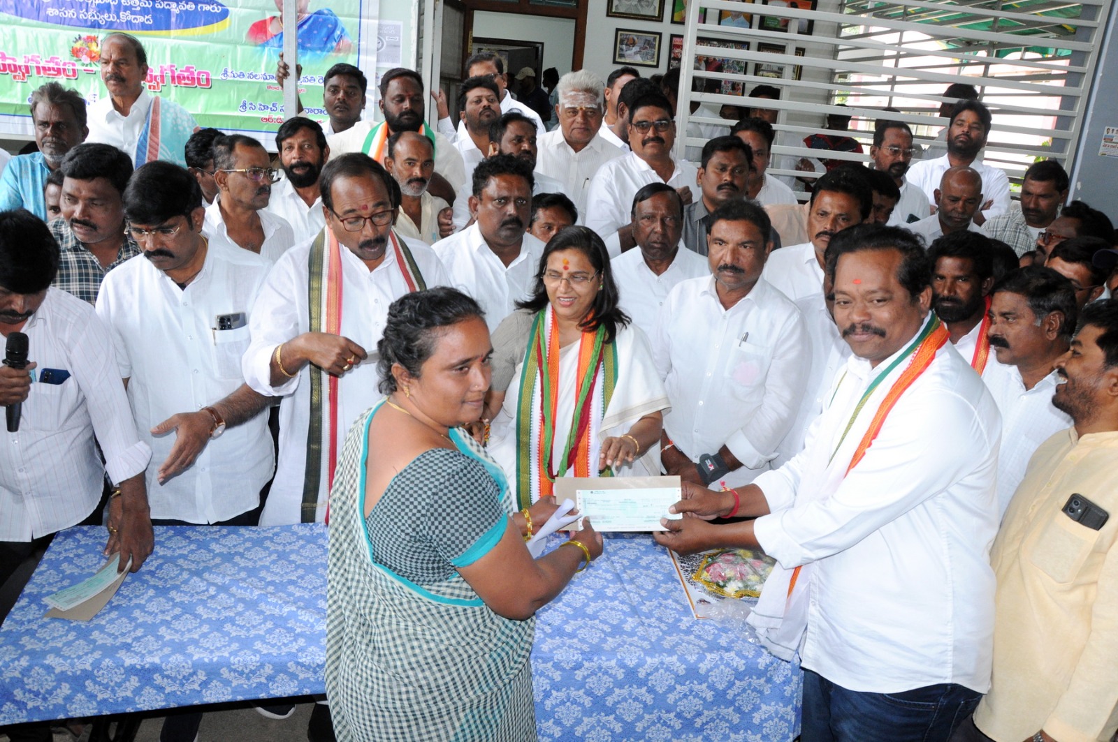 కళ్యాణ్ లక్ష్మి , సీఎంఆర్ఎఫ్ చెక్కులు పంపిణీ కార్యక్రమం… ఎమ్మెల్యే ఉత్తమ్ పద్మావతి రెడ్డి