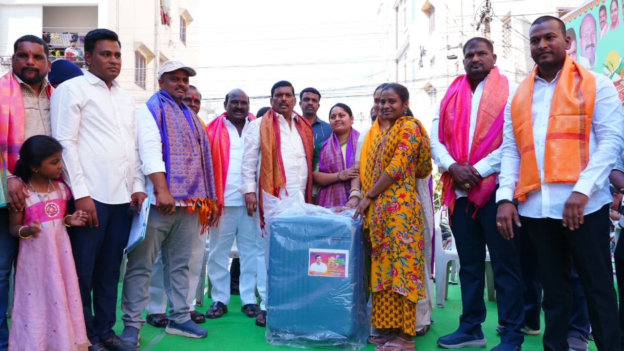 ముత్తంగిలో ముగ్గుల పోటీలకు హాజరైన ఎమ్మెల్యే జిఎంఆర్