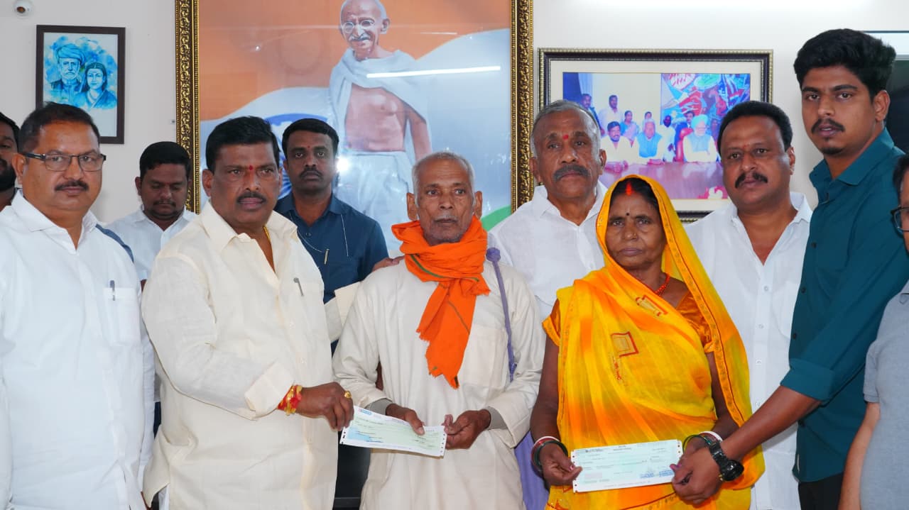 కార్మికుడి కుటుంబానికి అండగా ఎమ్మెల్యే జిఎంఆర్..