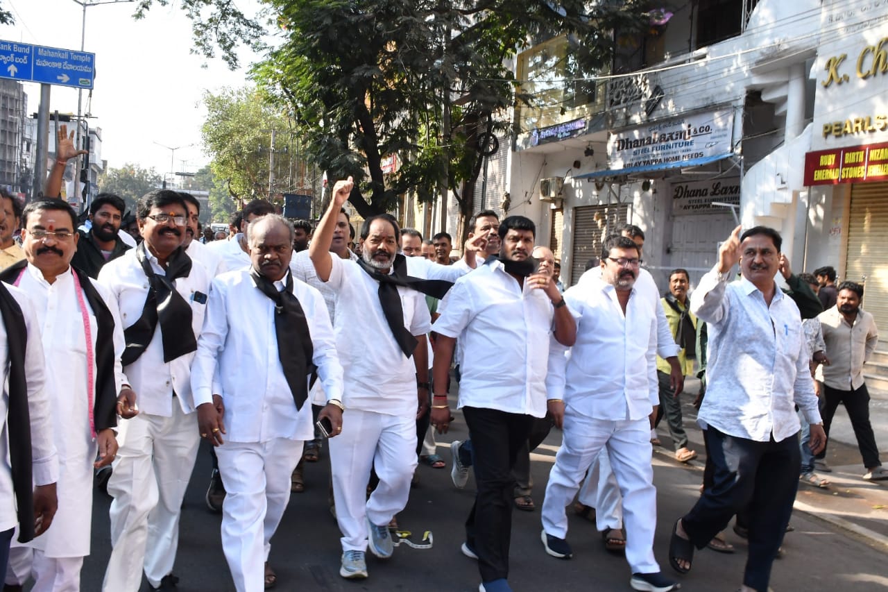 సికింద్రాబాద్ మున్సిపల్ కార్పోరేషన్ ఏర్పాటు చేసే వరకు తమ పోరాటాన్ని ఆపేది లేదని లష్కర్ జిల్లా