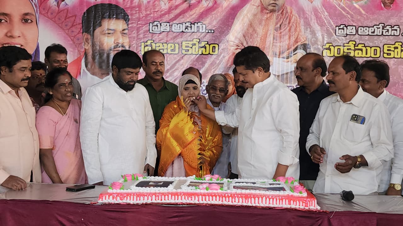 అల్లాపూర్ డివిజన్ కార్పొరేటర్ సబీహా గౌసుద్దీన్  జన్మదిన వేడుకలు