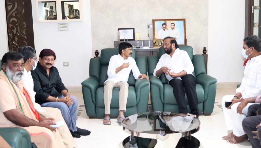 ప్రతాప్ కుమార్ రెడ్డి ని పరామర్శించిన మాజీ మంత్రి నల్లపరెడ్డి..
