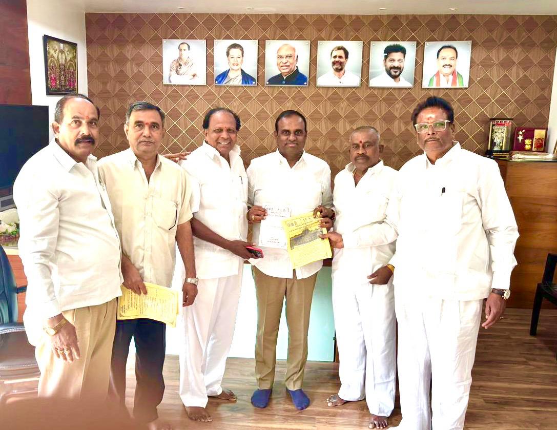 నర్సారెడ్డి భూపతి రెడ్డి  ని వివిధ దేవస్థానాలలో జరిపే ప్రత్యేక పూజ