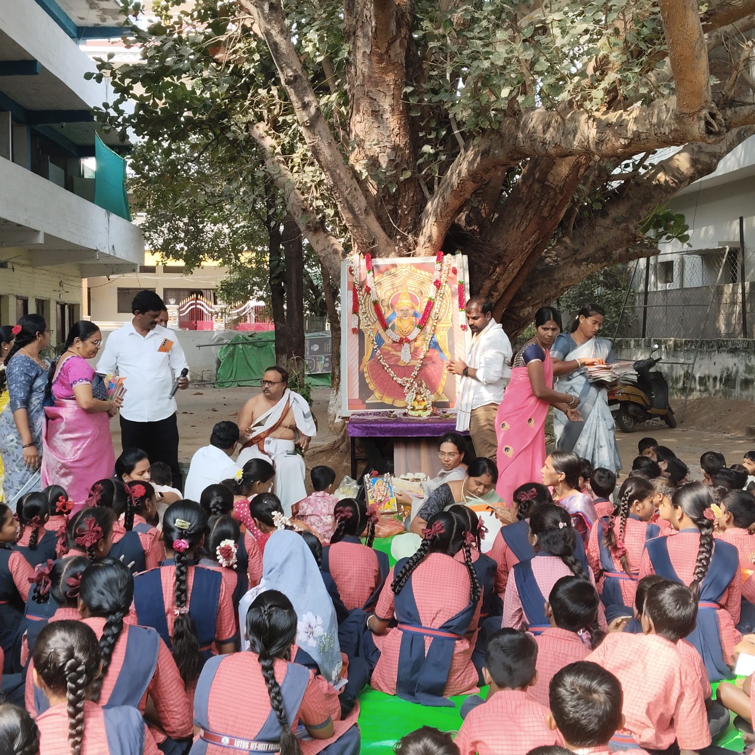 లోటస్ ఐఐటి – నీట్ ఫౌండేషన్ పాఠశాలలో సరస్వతి అమ్మవారి జయంతి