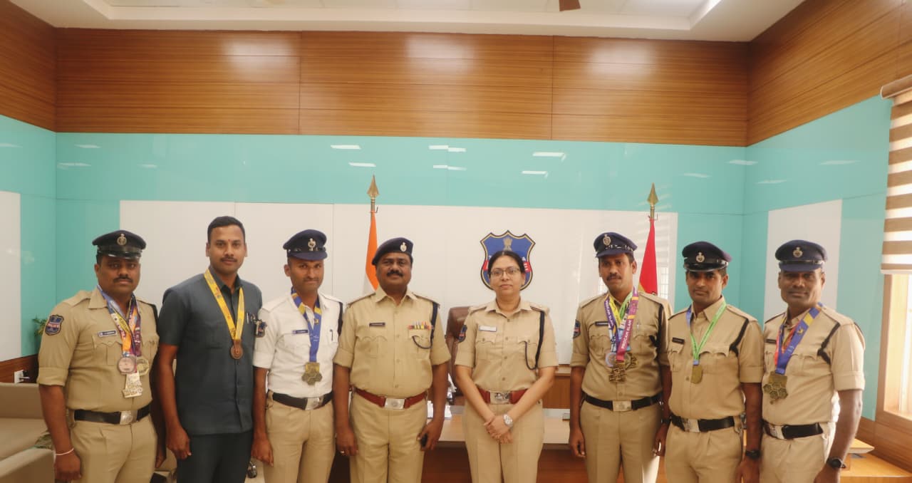 ప్రతిష్టాత్మక ‘ప్రోకామ్ స్లామ్’ మెడల్స్ సాధించిన 8 మంది కానిస్టేబుళ్లు