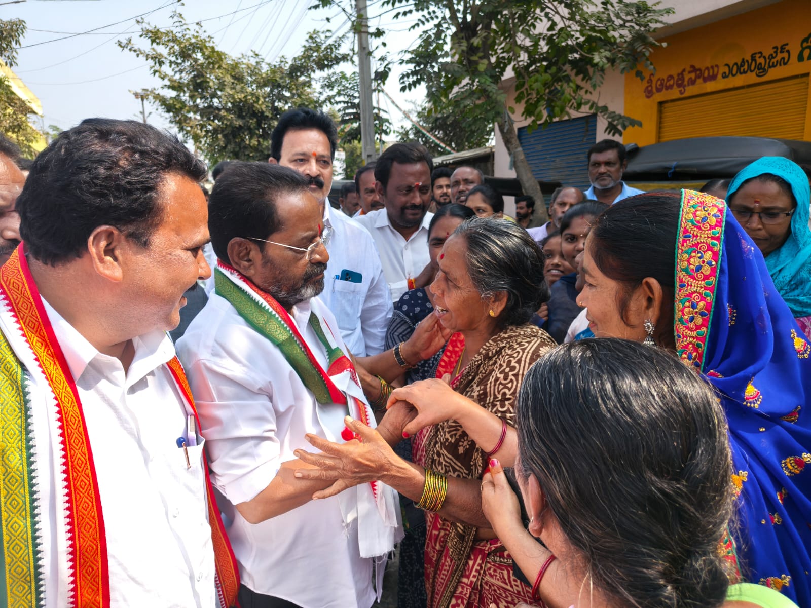 17,18 వార్డులలో ప్రచారంలో పాల్గోన్న ఎమ్మెల్యే శ్రీ కోరం కనకయ్య