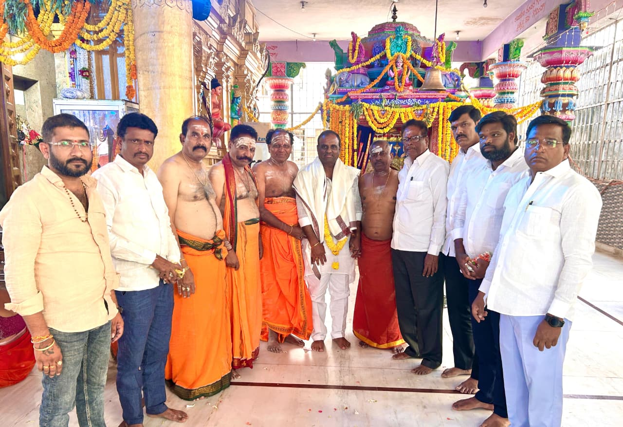 అమృతాలయ ఏకాదశ వార్షిక బ్రహ్మోత్సవాల ప్రత్యేక పూజలొ పాల్గొన్న నర్సారెడ్డి భూపతి రెడ్డి