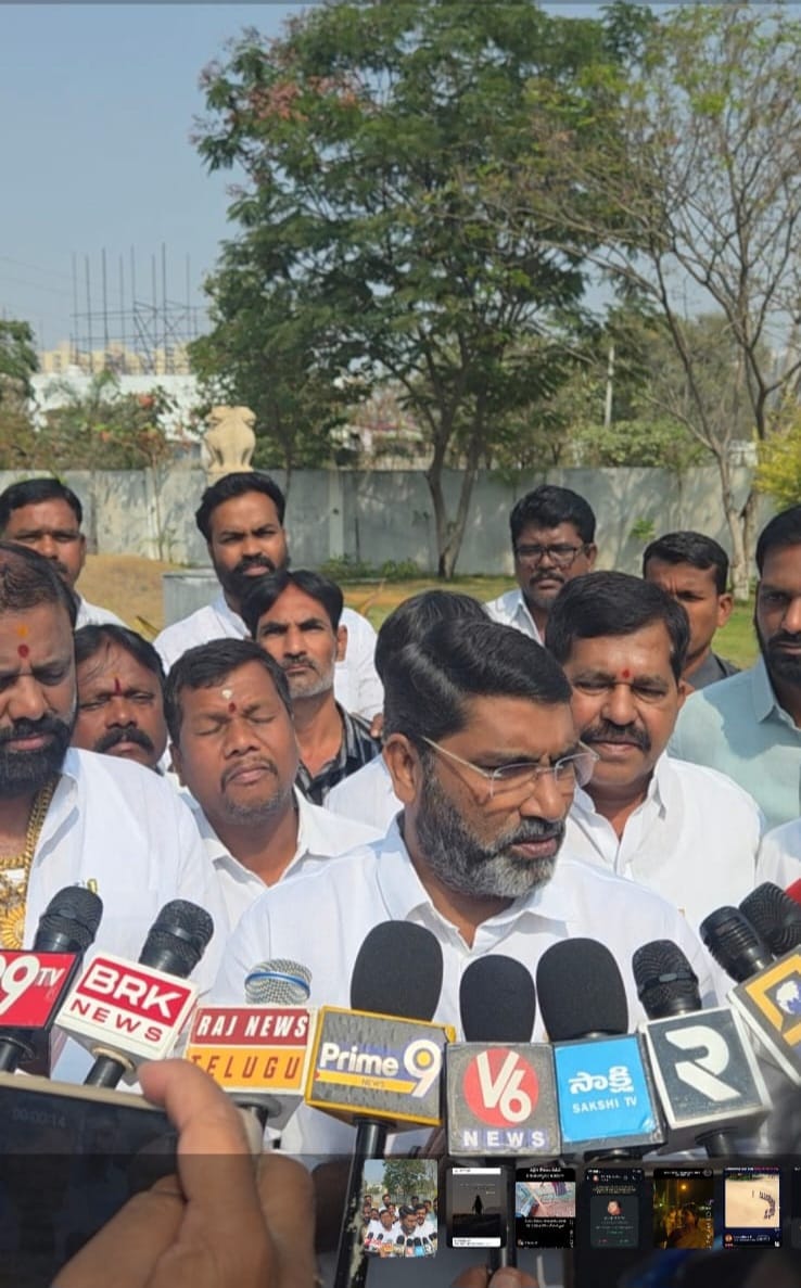 అబద్దని నిజంగా, నిజాన్ని అబద్దంగా తప్పుడు ప్రచారం
