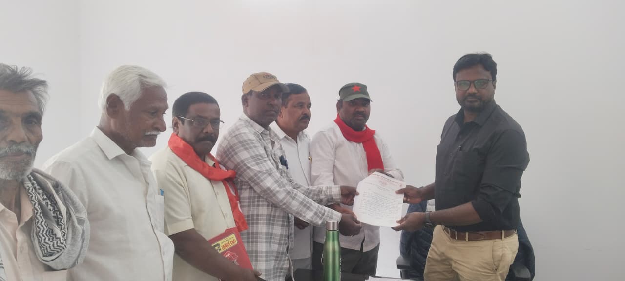 జగద్గిరిగుట్టలో ప్రభుత్వ భూములను కాపాడండి.సిపిఐ జిల్లా కార్యదర్శి ఉమా మహేష్.