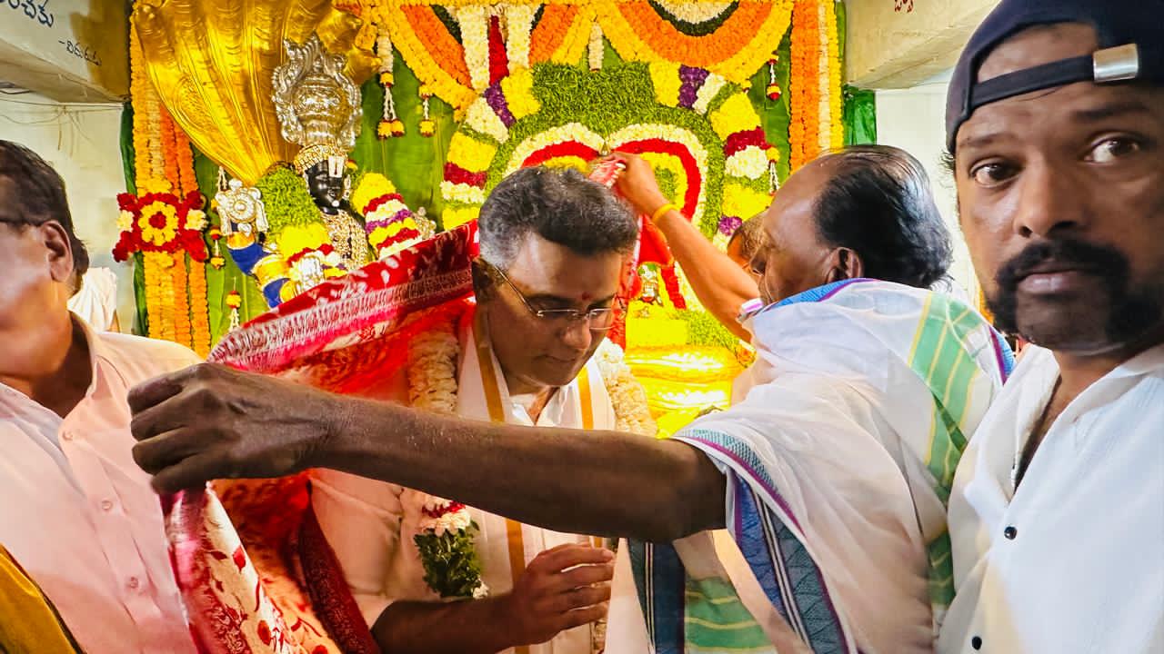వెంకటేశ్వర స్వామి కరుణాకటాక్షాలు భక్తులందరిపై ఉండాలి