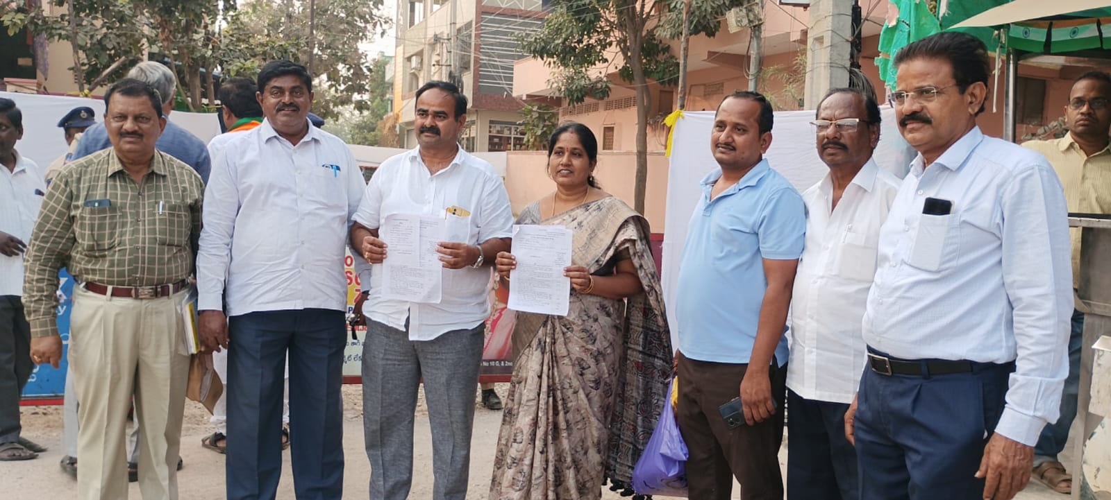 19వ వార్డు కౌన్సిలర్ గా కొల్లా ప్రసన్న లక్ష్మి కోటిరెడ్డి నామినేషన్ దాఖలు