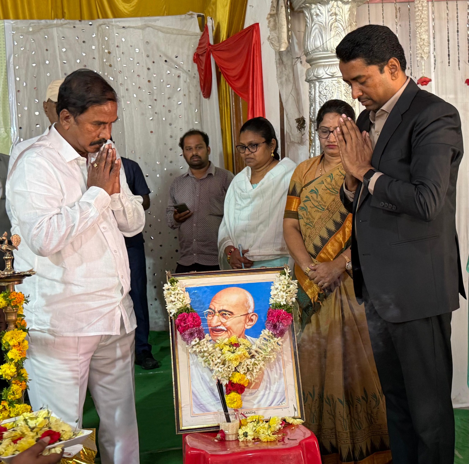 బాపుజీ మార్గం ప్రతి ఒక్కరికి ఆదర్శనీయం…