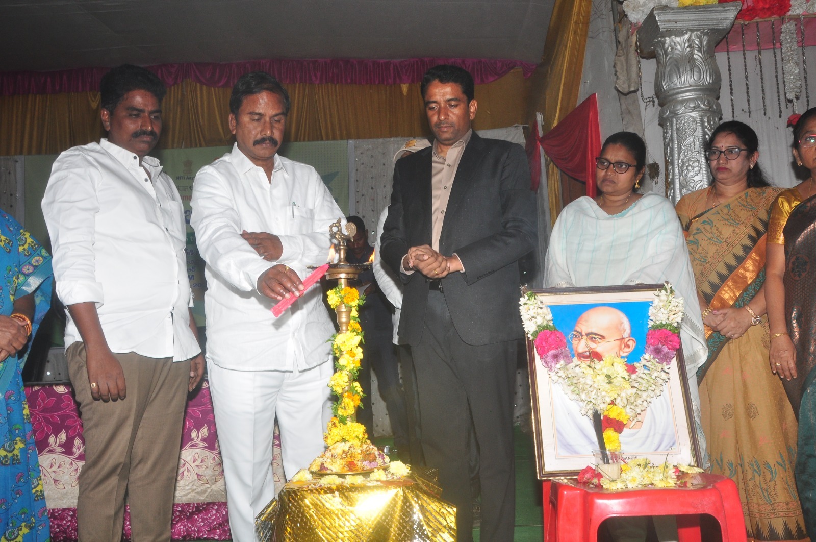 ఆకాంక్షిత బ్లాక్ సూచికలలో నూరు శాతం ఫలితాలను సాధించాలి…