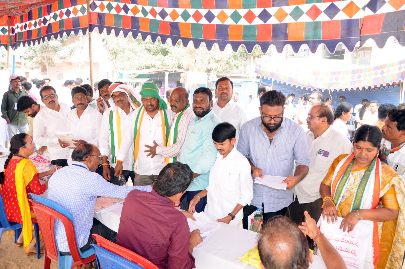 ముగిసిన మున్సిపల్ నామినేషన్ల గడువు.. కోదాడలో పోటెత్తిన అభ్యర్థులు