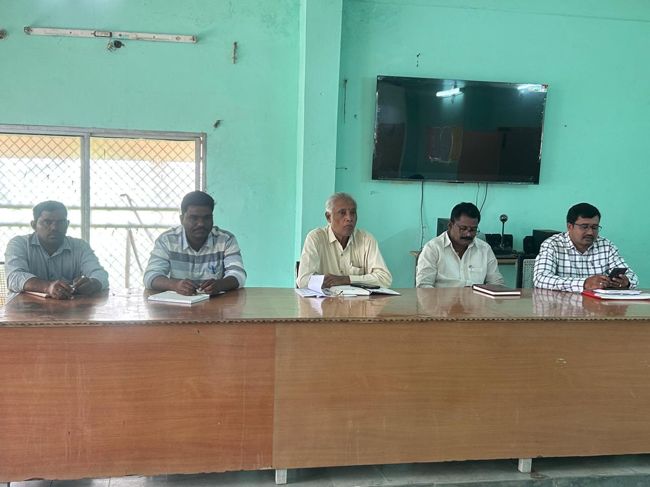 యువ నాయకుడనుఅవకాశం ఇవ్వండి.