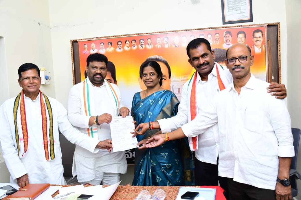 వనపర్తి, పెబ్బేరు మున్సిపాలిటీ పై కాంగ్రెస్ జెండా ఎగురవేయడం