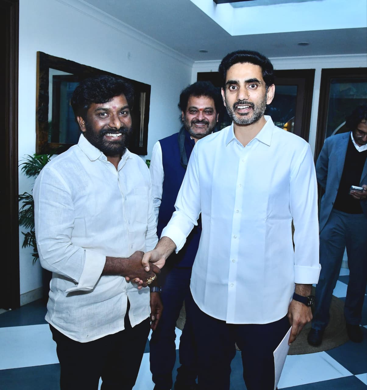డిల్లీలో నారా లోకేష్ ను కలిసిన దాసరి శేషు…