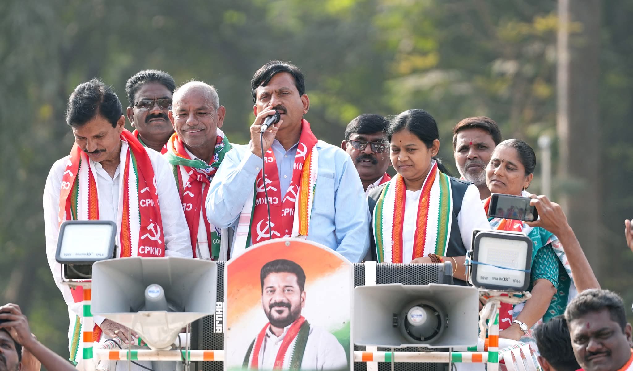 పేదలకు ఇండ్లు కట్టి ఇస్తే.. వారి గుండెల్లో మన గూడు కట్టుకుంటారు