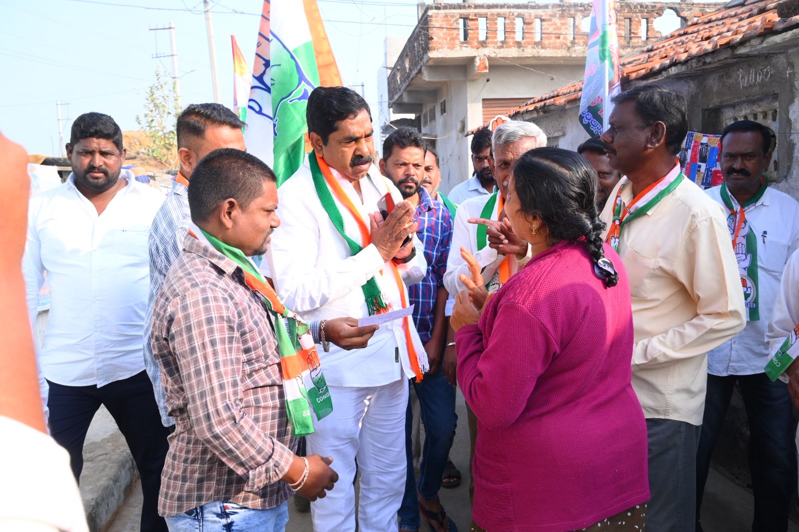 3వ, 7వ వార్డు కాంగ్రెస్ పార్టీ అభ్యర్థి మహమ్మద్ అఫ్సర్, భూక్య శ్రీలత