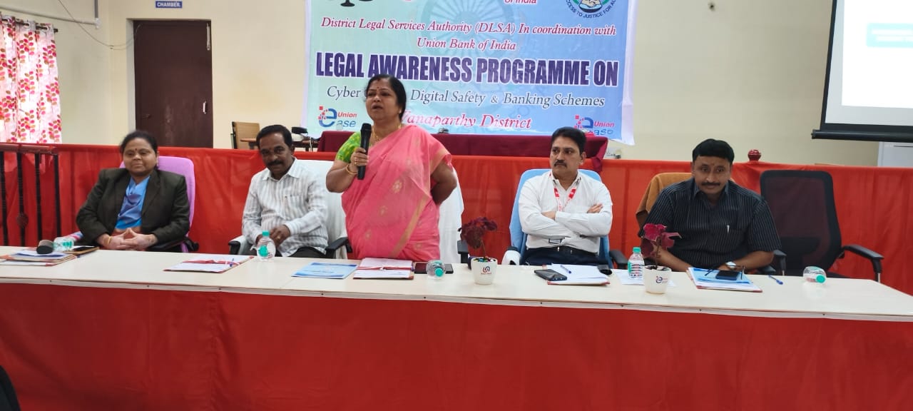 సైబర్ నేరాల పట్ల అప్రమత్తంగా ఉండాలి. ……..జిల్లా ప్రధాన న్యాయమూర్తి ఎం. ఆర్ సునీత