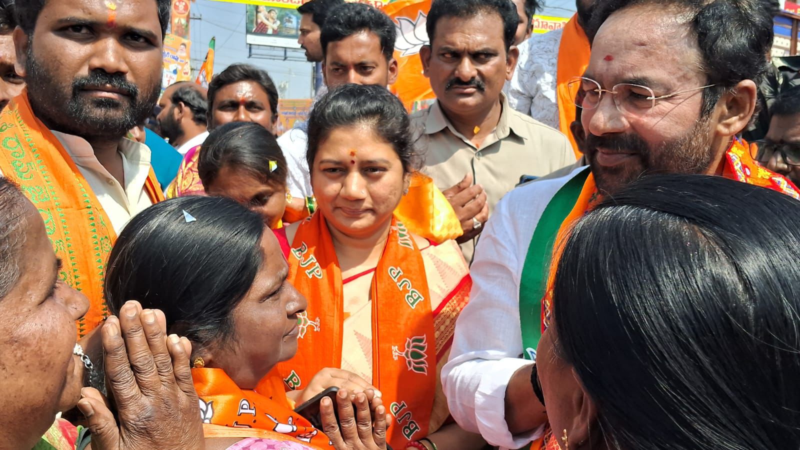 రామగుండం బిజెపి ఎన్నికల ప్రచారం లో భాగంగా ఎన్టిపిసి రోడ్ షో లో పాల్గొన్నా సెంట్రల్ మినిస్టర్ కిషన్ రెడ్డి