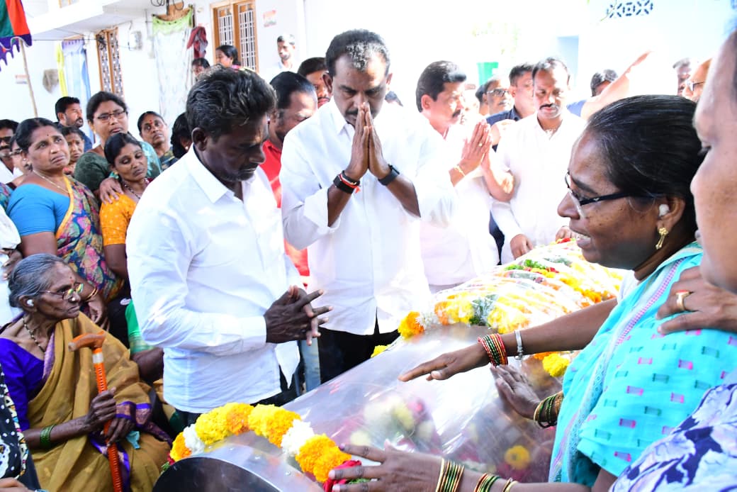 మాజీ కౌన్సిలర్ చుక్క రాజు తండ్రి మృతి