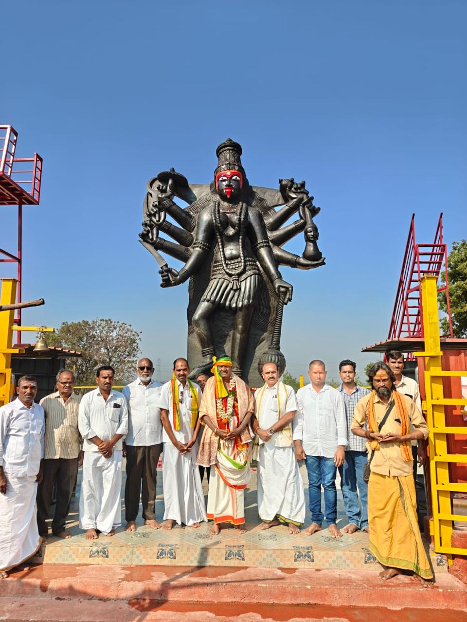 పాతాళ త్రికోణ మహా సుందరి ఆలయంలో హీరో రాజేంద్రప్రసాద్ ప్రత్యేక పూజలు