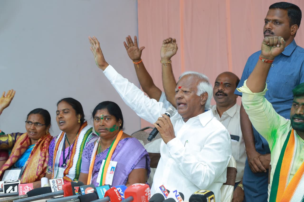 మొట్ట మొదటి మున్సిపల్ ఎన్నికల్లో గెలిచిన కాంగ్రెస్ పార్టీ చరిత్రలో నిలిచిపోతుంది…..