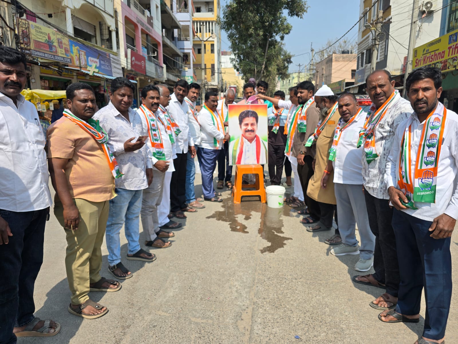 అల్విన్ కాలనీ డివిజన్ లో కాంగ్రెస్ పార్టీ విజయోత్సవ సంబరాలు