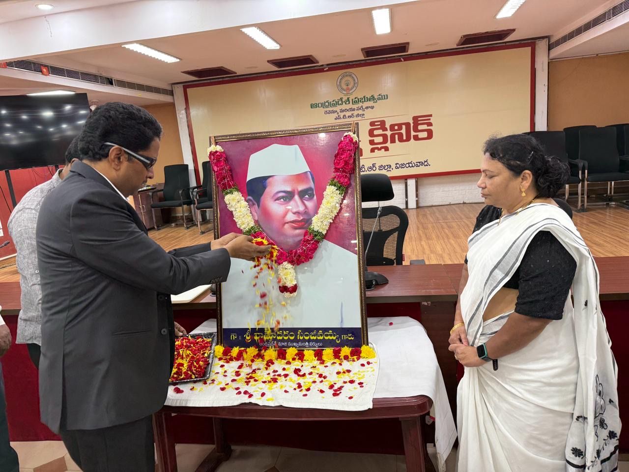దామోదరం సంజీవయ్యగారి సేవలు చిరస్మరణీయం.జిల్లా కలెక్టర్ డా. జి.లక్ష్మీశ