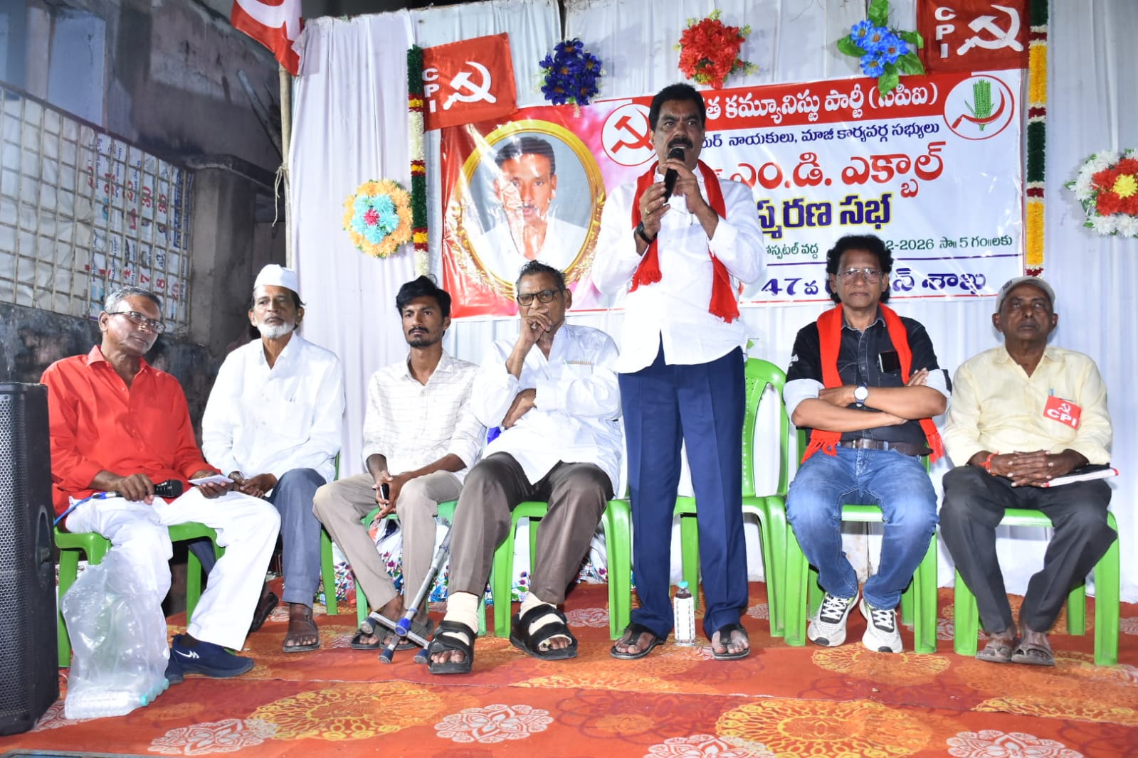 అసంఘటిత రంగ కార్మికుల హక్కులు, సంక్షేమానికి ఎనలేని కృషి చేసిన నాయకుడు కార్మిక నాయకుడు కామ్రేడ్ శీరం దుర్గారావు