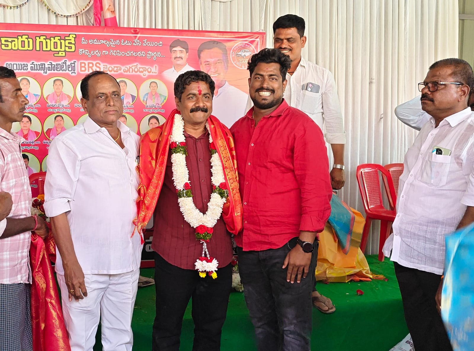 సీఎం సురేష్ నుఅభినందించిన ముంచంద్రగౌడ్.