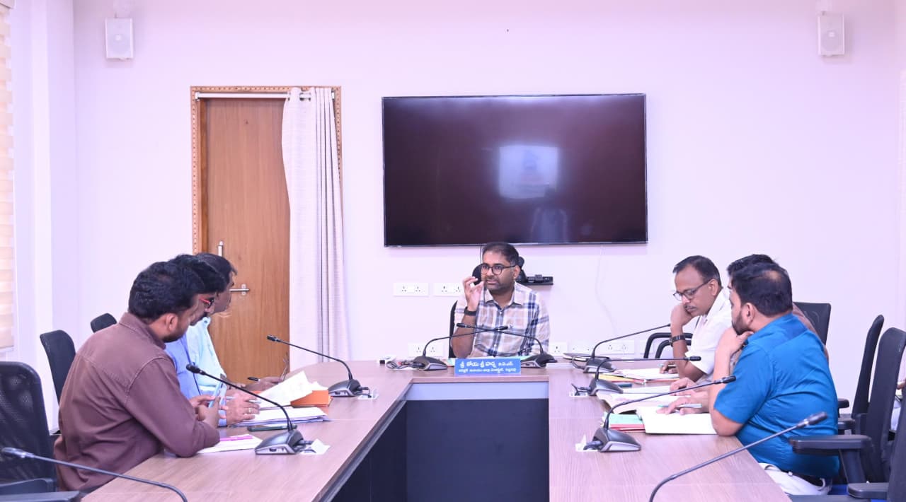 ప్రణాళిక బద్ధంగా పాఠశాల అభివృద్ధి పనులను సకాలంలో పూర్తి చేయాలి.