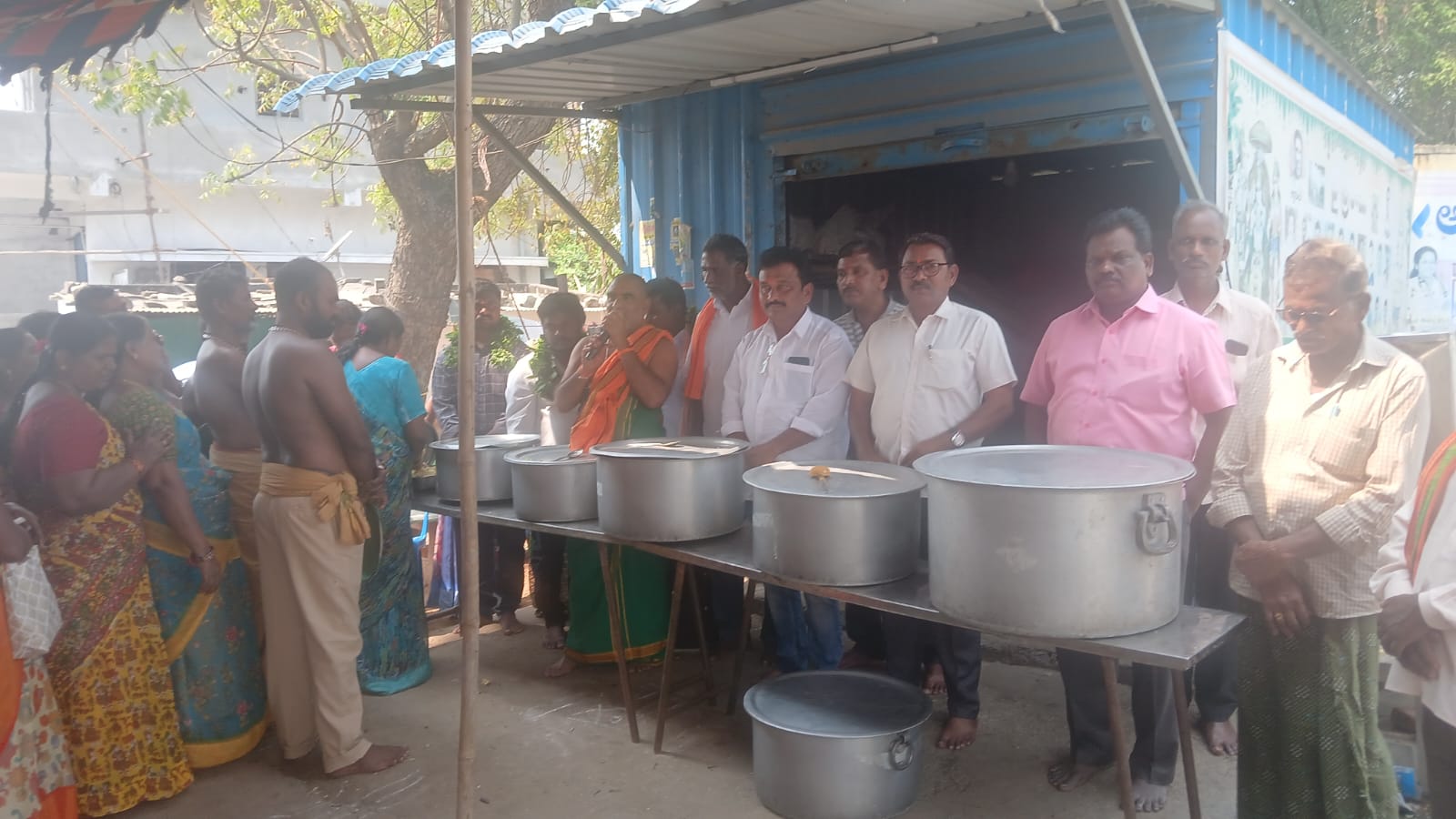 చిలుకూరు శ్రీ అభయాంజనేయ స్వామి దేవాలయంలో అన్నదాన కార్యక్రమం
