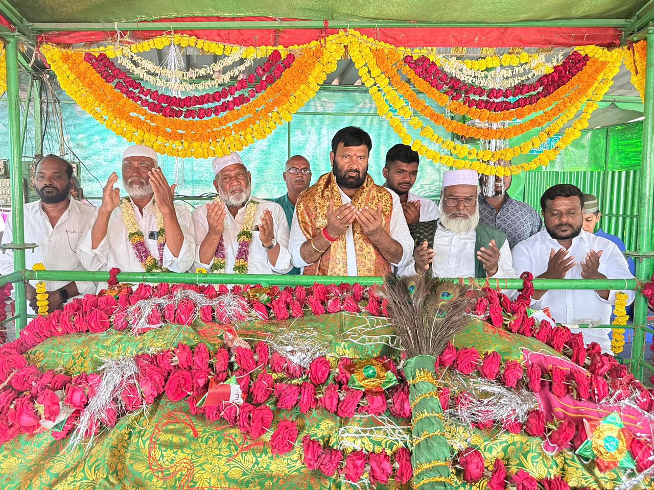కుత్బుల్లాపూర్ నియోజక వర్గంలోని చింతల్ హెచ్ఎంటి రోడ్ లోని ఫైజుద్దీన్- షా-ఖాద్రి దర్గా