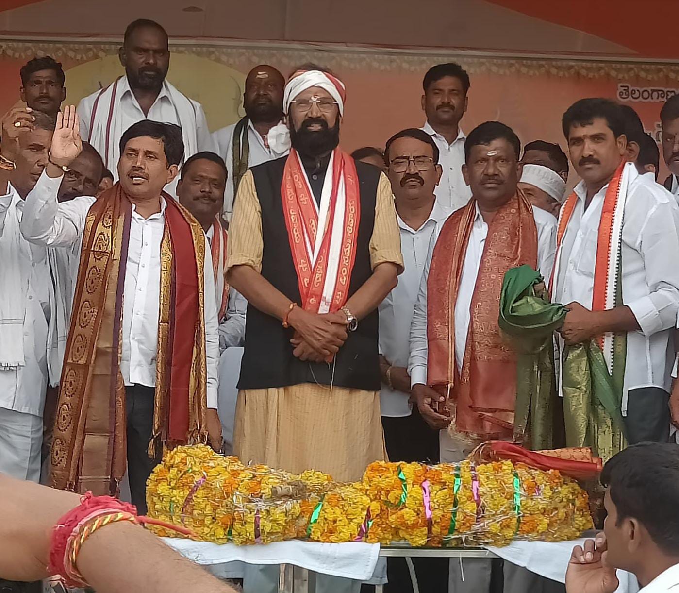 మేళ్లచెరువు జాతరలో ఎడ్ల పందాలు ప్రారంభోత్సవం