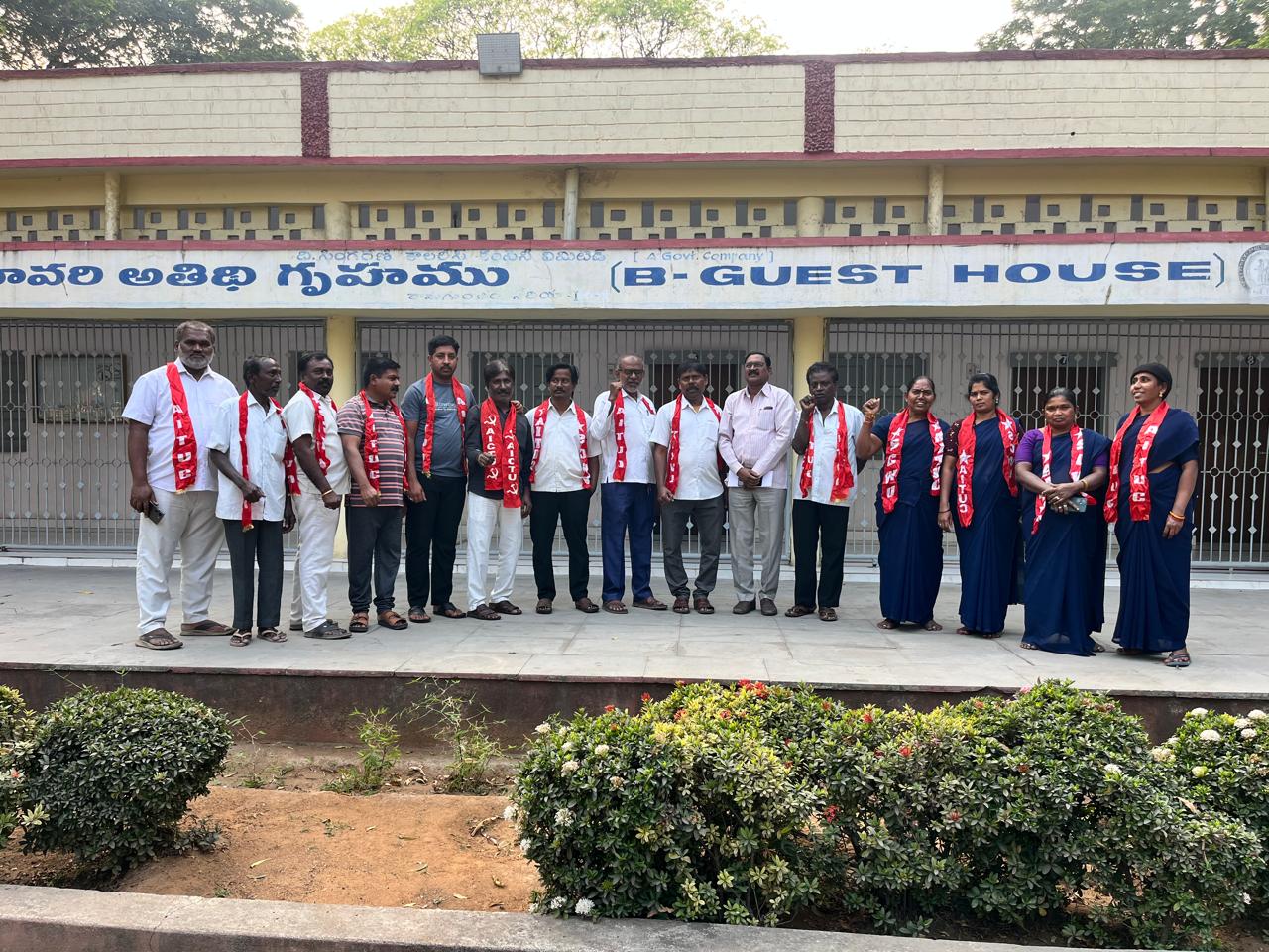కాంట్రాక్టు కార్మికుల సమస్యల పరిష్కారం కోసం సింగరేణి వ్యాప్తంగా ఆందోళనలు చేపడతాం.