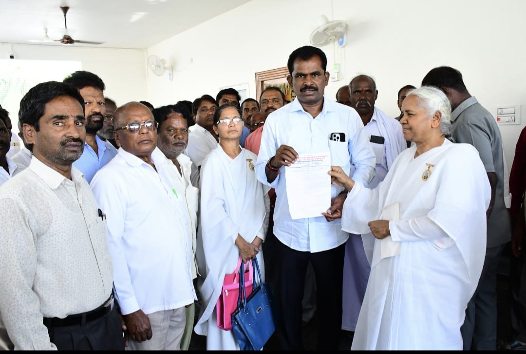 ఆర్చ్ నిర్మాణం కోసం ఎమ్మెల్యే ని కలిసిన బ్రహ్మకుమారిలు