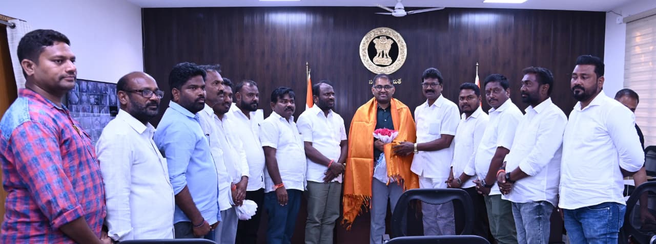 కలెక్టర్ ను మర్యాదపూర్వకంగా కలిసిన రామగుండం మేయర్…