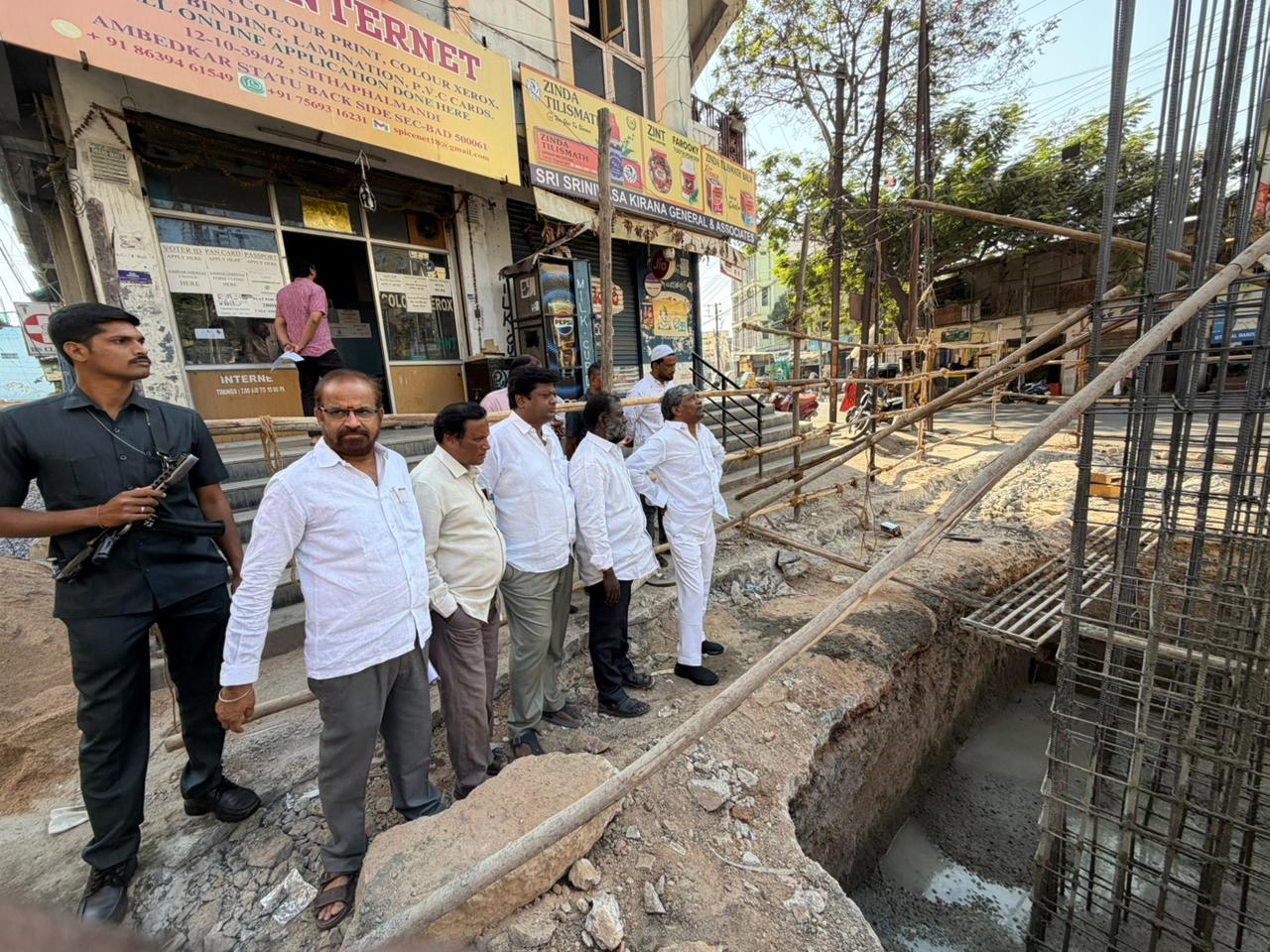 విగ్రహ ఏర్పాటు పనుల పరిశీలన