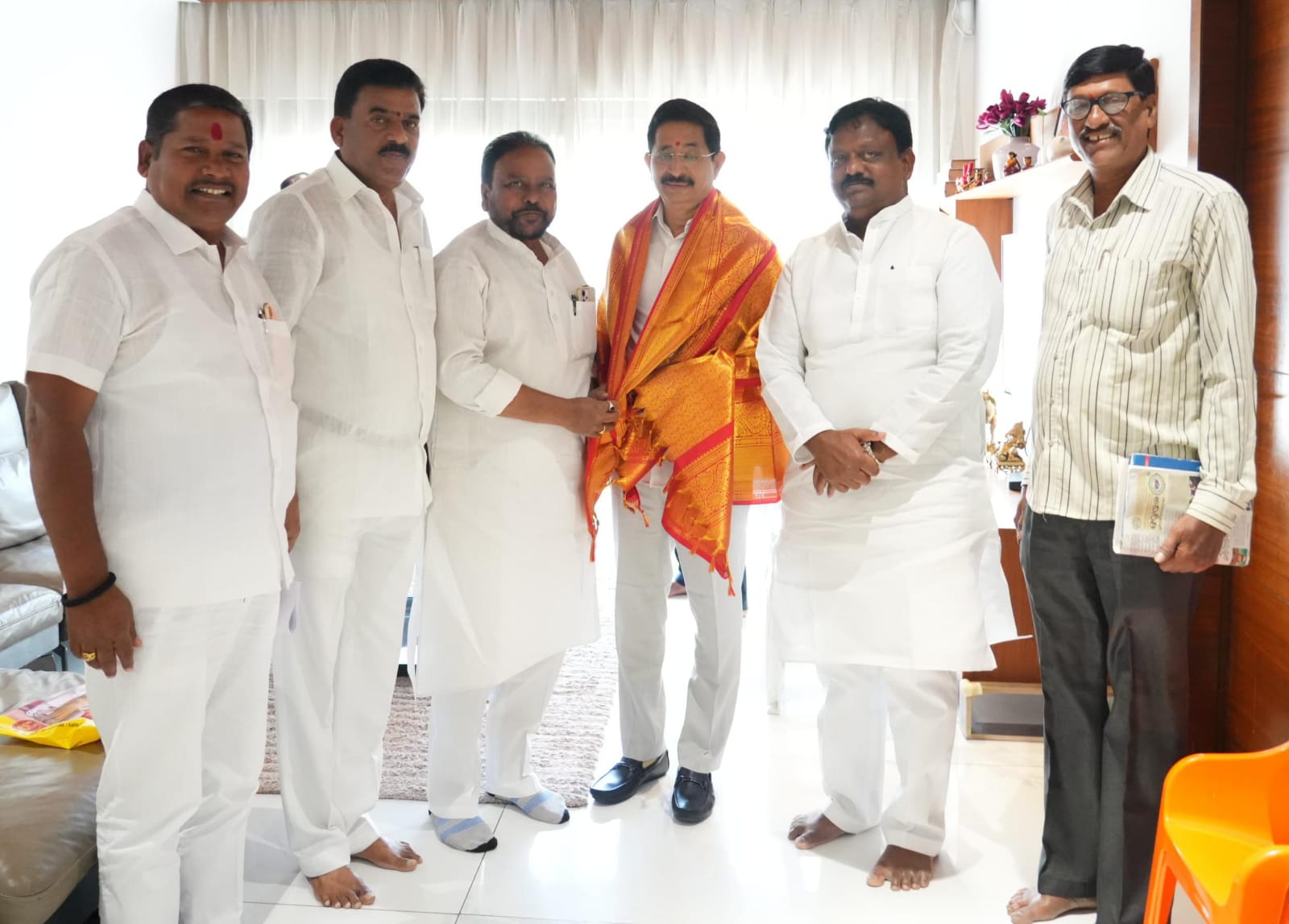 పలు అభివృద్ధి పనులపై సీఎం సలహాదారులు