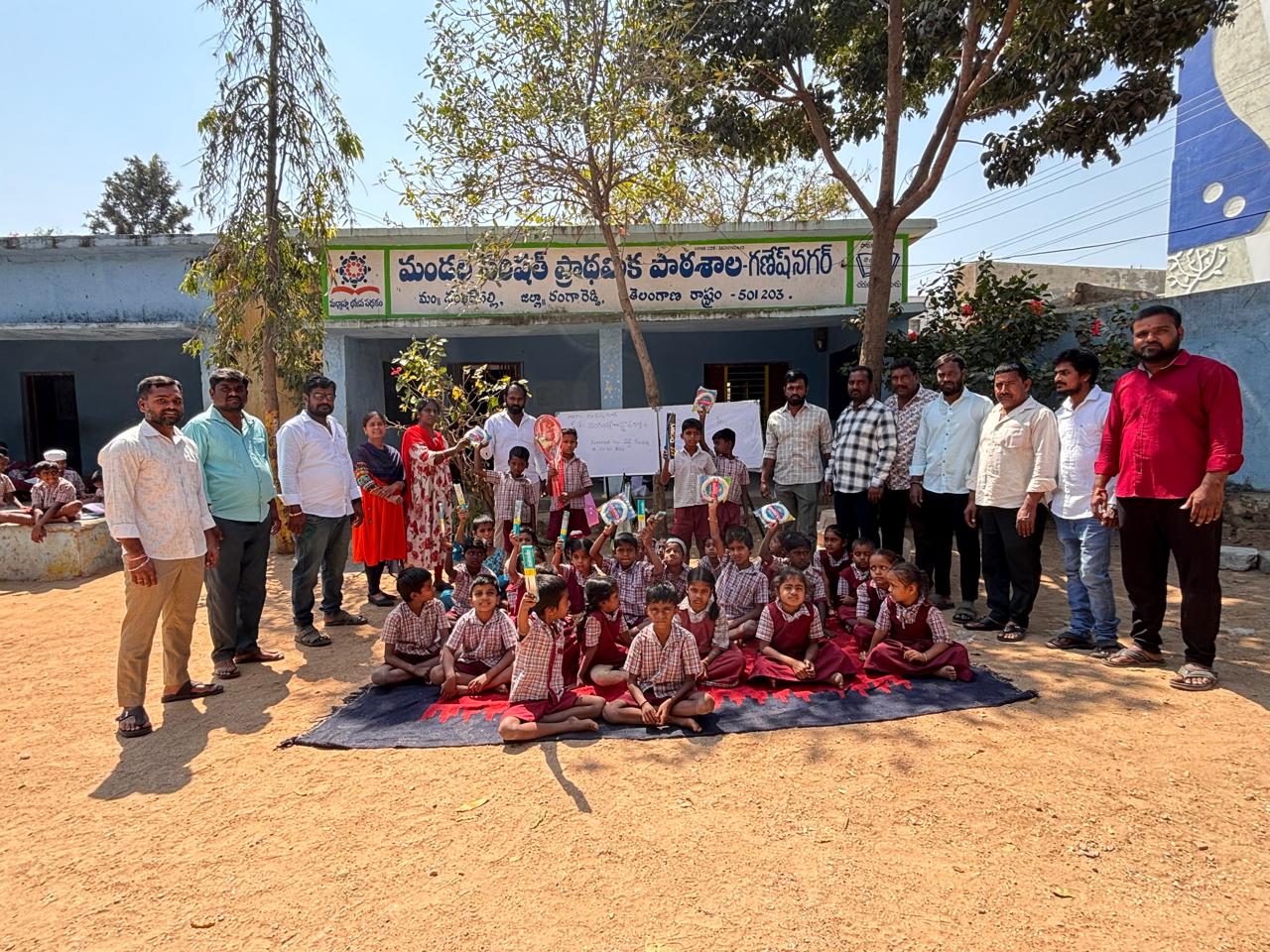 శంకర్‌పల్లి ప్రాథమిక పాఠశాల విద్యార్థులకు స్టేషనరీ అందజేత
