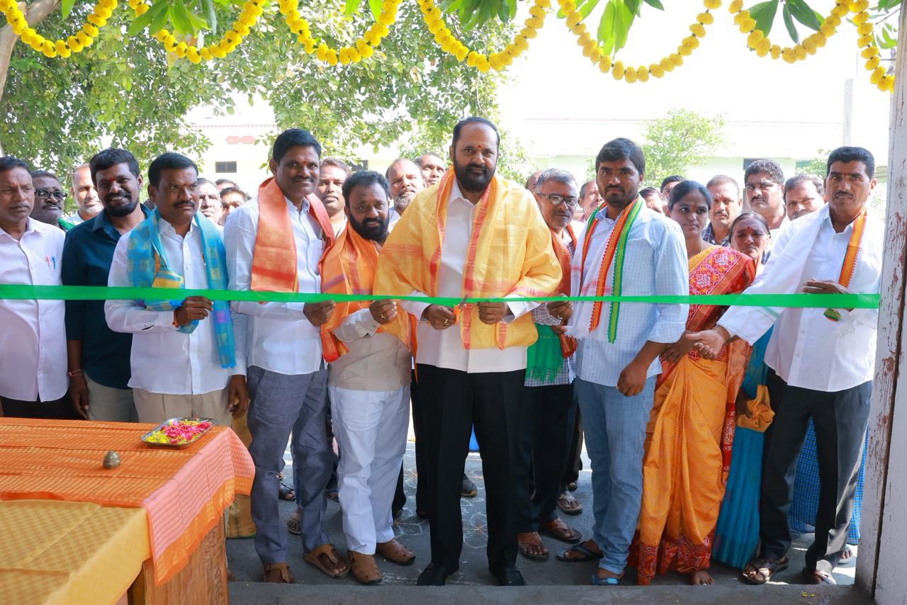 హాకా రైతు సేవా కేంద్రాలను ప్రారంభించిన ఎమ్మెల్యే విజయరమణ రావు ..