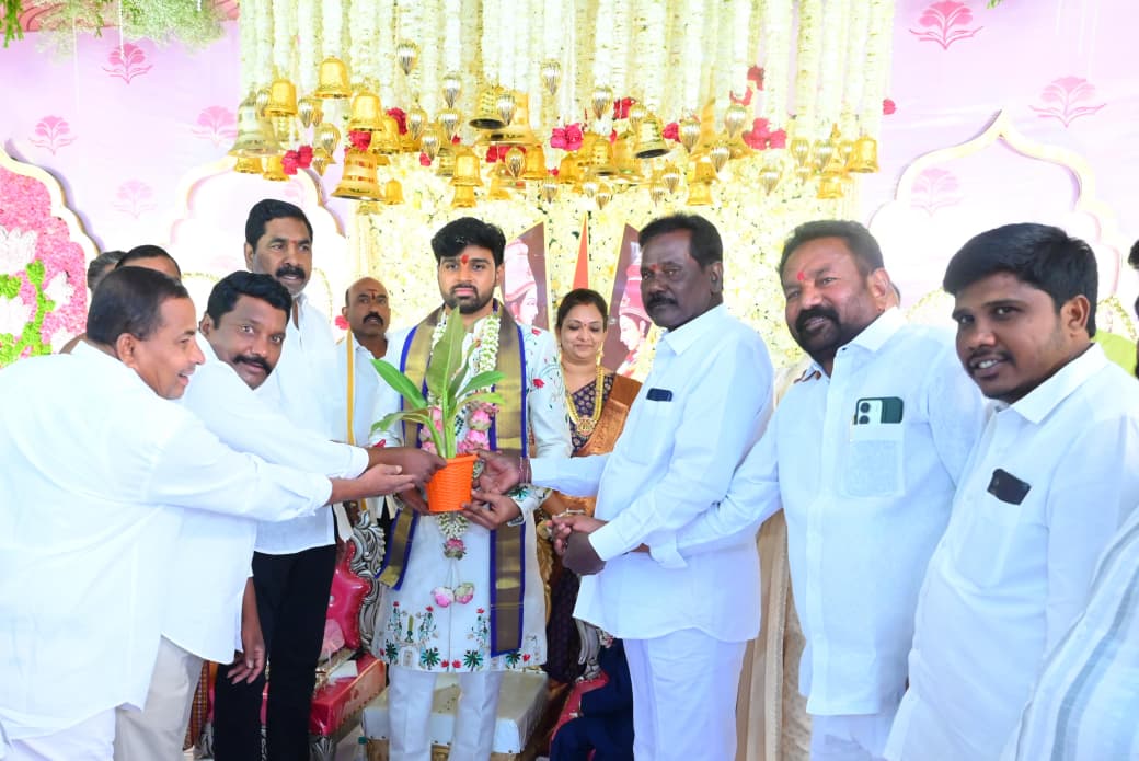 నిమ్మాని అశ్విత – ప్రదీప్ నిశ్చితార్థ కార్యక్రమంలో పాల్గొని ఆశీర్వదించిన ఎమ్మెల్యే నాగరాజు
