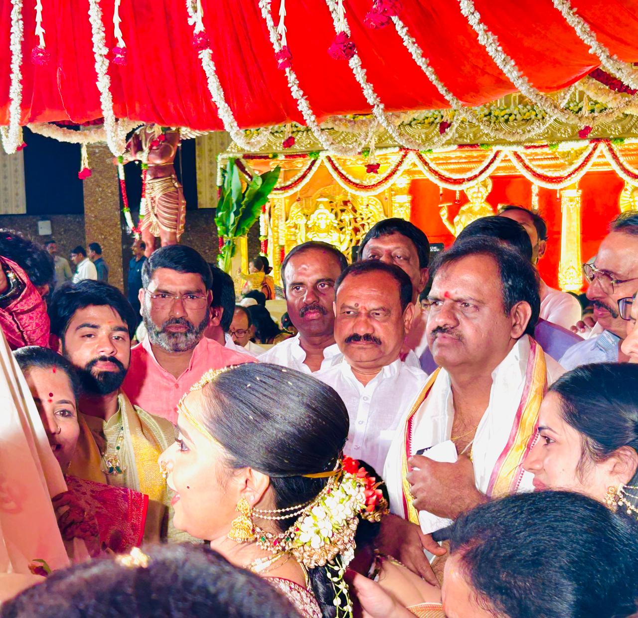 కప్పర హరిప్రసాద రావు(సీ.పీ.ఆర్.ఓ గాంధీభవన్)  కూతురు వివాహ వేడుకల్లో పాల్గొన్న భూపతి రెడ్డి