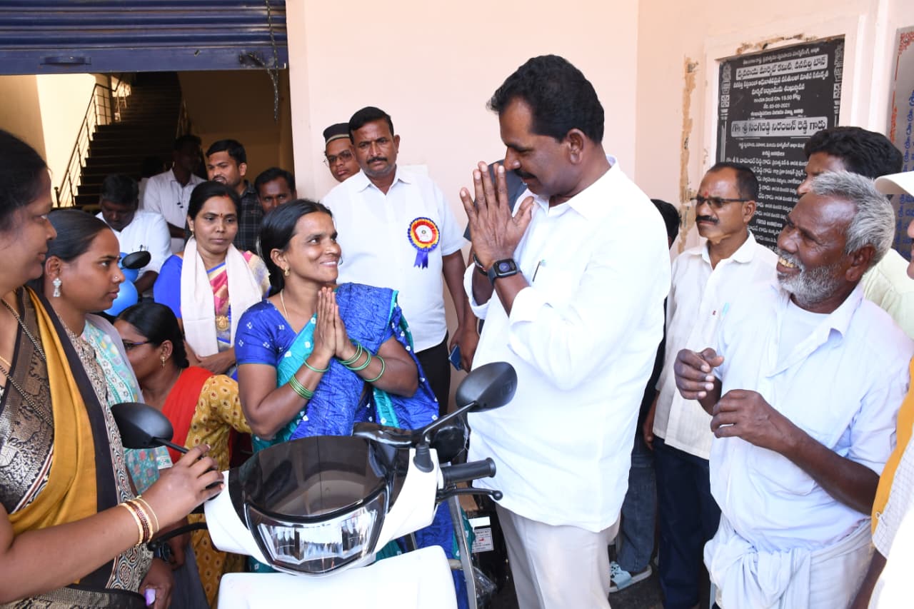 దివ్యంగులకు ప్రభుత్వము పలు సంక్షేమ పథకాలు అమలు………….. ఎమ్మెల్యే పూడి మెగా రెడ్డి